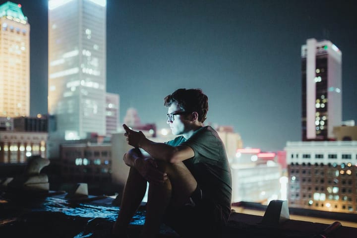How I Reduced My Daily Smartphone Usage from 7+ Hours to 30 Minutes