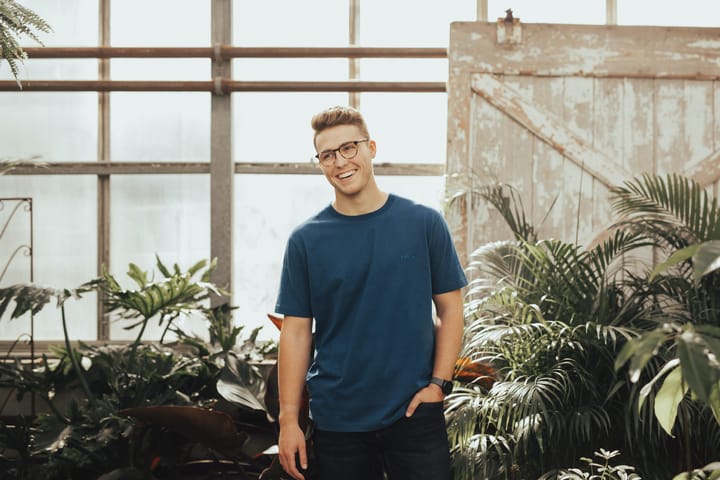 4 Uncommon Lessons in Charm From the Most Likable Person I Know