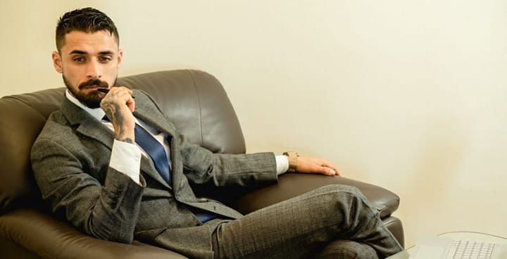 A Brutal Truth About Confident Body Language Most Don’t Know