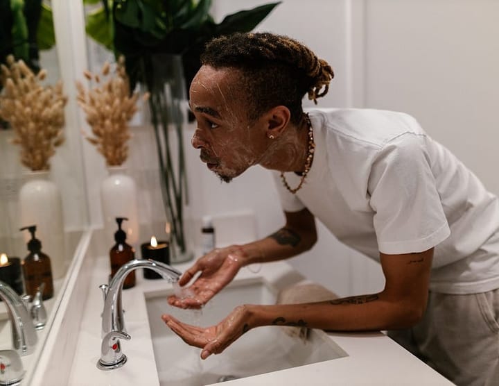 A Stupidly Simple 2-Minute Skincare Routine For (Busy) Men