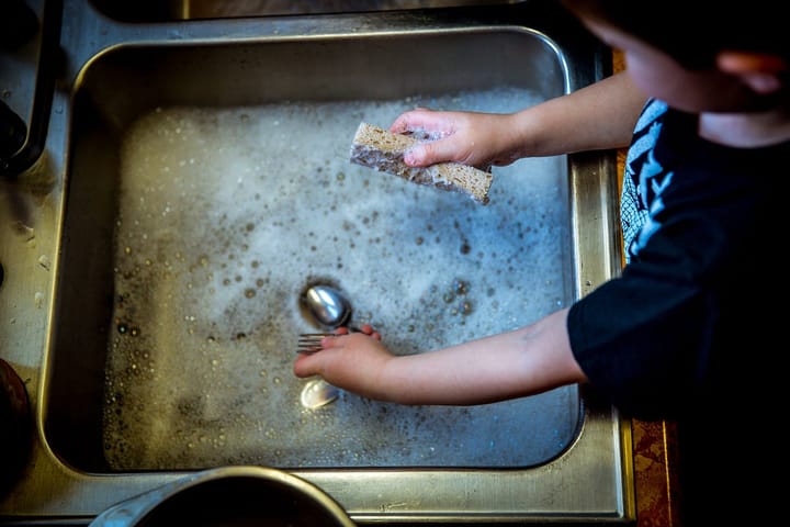 3 Simple but Powerful Life Lessons from Doing the Dishes